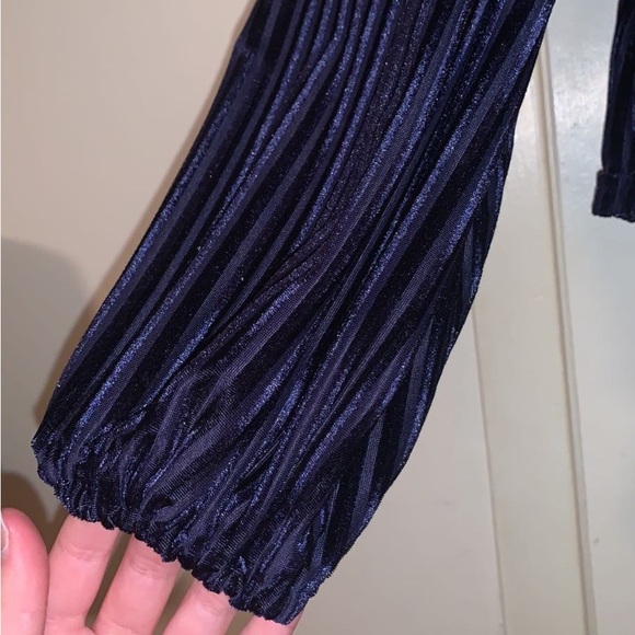 🐠2 for $16 Navy blue cuffed Lantern sleeve top - Picture 4 of 4